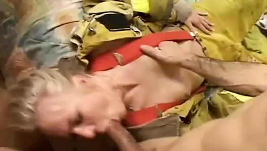 Mulut sempit cewek imut rambut pirang asal perancis dientot habis-habisan