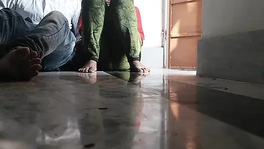 Hintli gerçek kız arkadaş sınıfta kimse yokken gerçek erkek arkadaşıyla yarak