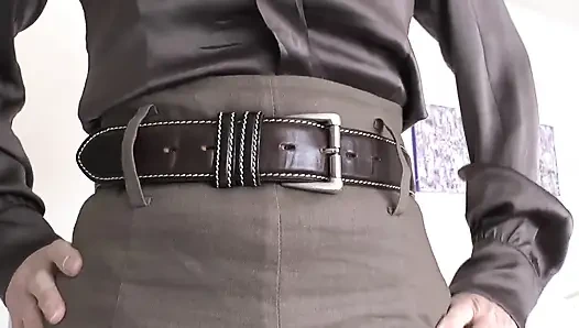 Aufregender gürtel fitting mit einem wäscherock, teil 2, lady victoria Valente