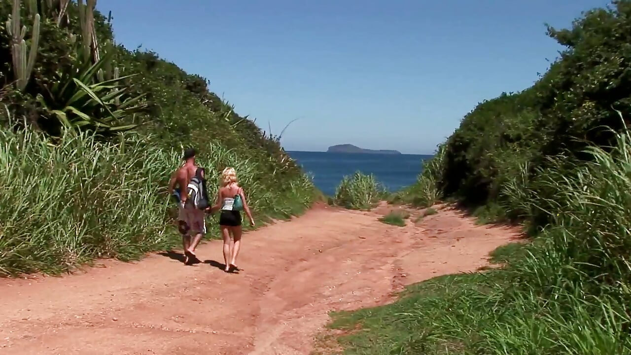 Liefdesdriehoek met Chloe Delaure een slet die haar poesje heeft