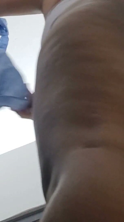 Pička snimljena ispod medicinske sestre pravi video | Klip 1