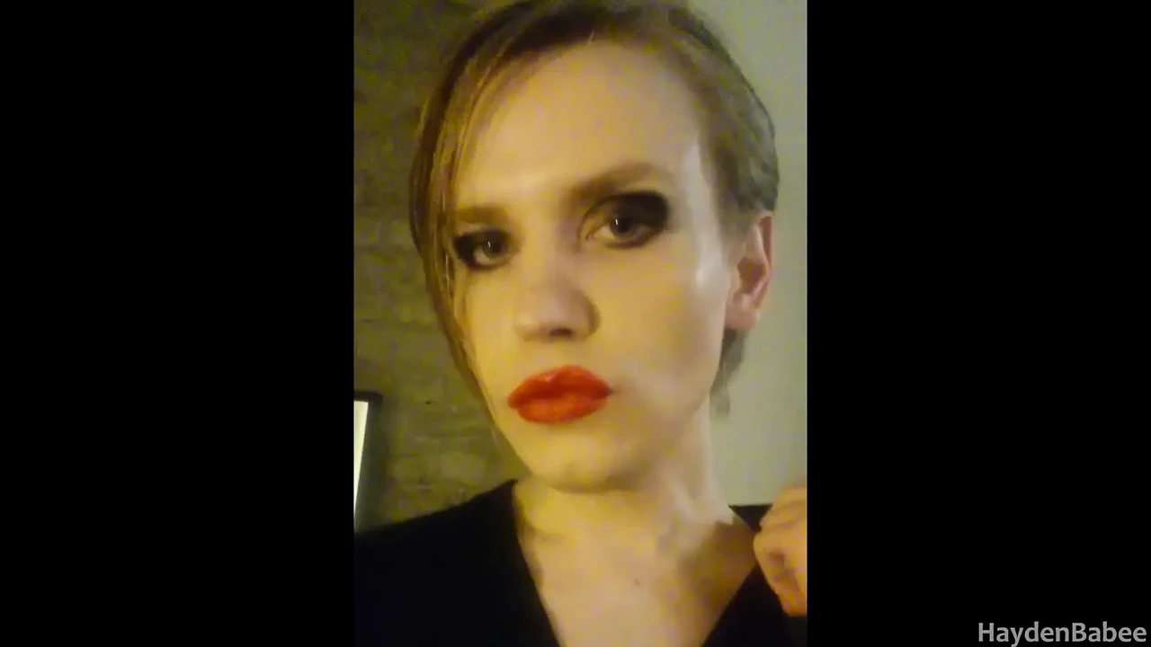 Peeing on the floor – femboy