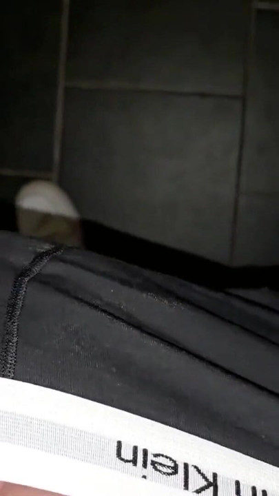 Papi alemán te ordena correrte en sus boxers negros Calvin Klein - PhantomGentX | Clip 2