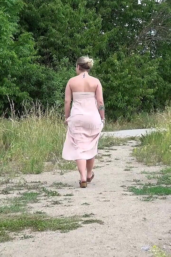 Blonde curves by Got 2 Pee where girls come to piss