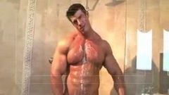 シャワー中の筋肉