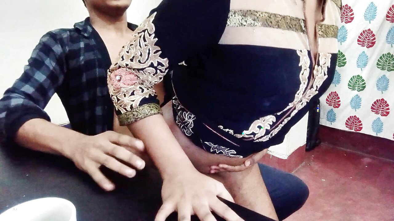 भाग 2- एक देसी पत्नी ने प्रमोशन के लिए उसे खुश करने के लिए अपने पति के बॉस के साथ जंगली सेक्स किया