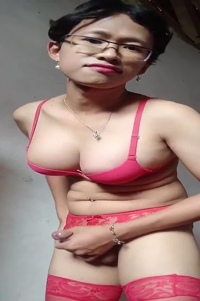 Indo Shemale Can't Hold Back Masturbation Until She Cum