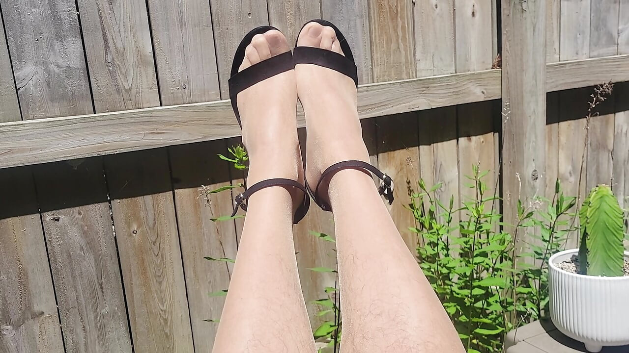 Cumming With Girlfriend's Little Shoes - Wearing Nylons and Heels