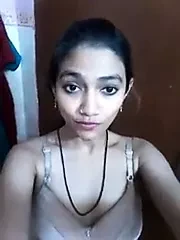 Awek Comel India berbogel pada kamera