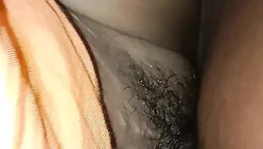 Hintli üvey kız kardeş ki chut bahot rashik hai