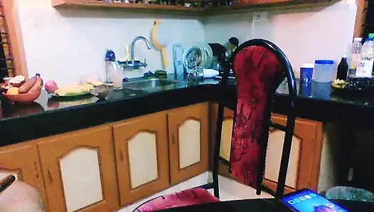 Tatminsiz evli kadın zevk arıyor