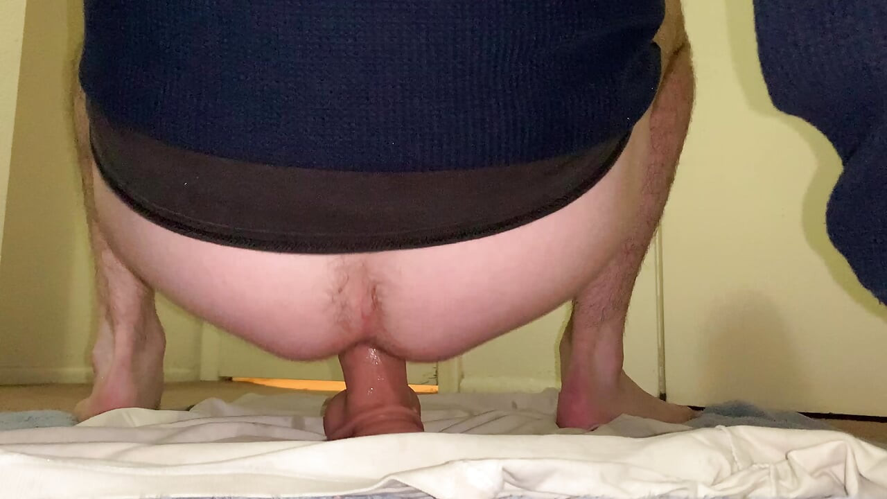 Futai anal cu un vibrator imens