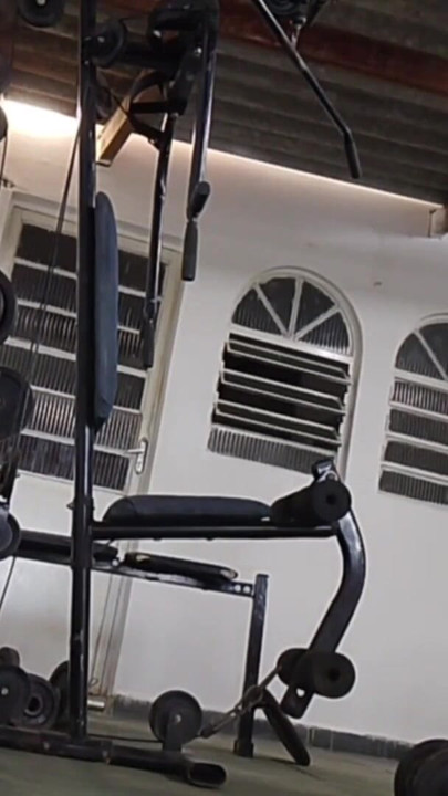 Camera films naked crown at the gym | Clip 2