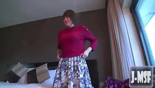 Gravure Model Debüt Ihr erstes POV-Shooting, eine kurzhaarige vollbusige Schönheit glänzt durch
