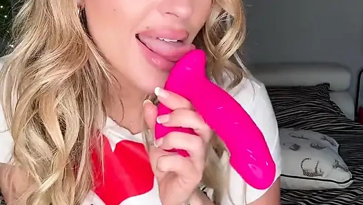 Babasının fahişesi edepsizce ıslak göt yalıyor