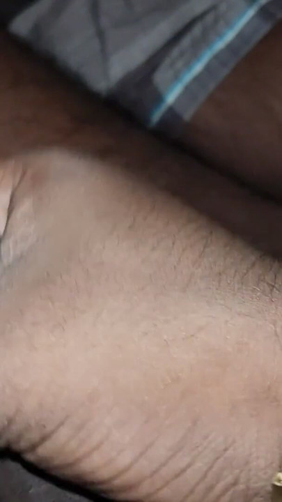 Hombre indio con polla grande masturbándose | Clip 1
