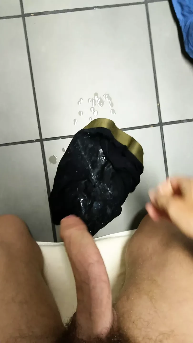 Ráélvezés mostohaapa cumi fehérneműjére
