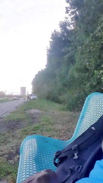 Slutboyben Cam4 Distracție în direct exhibiționistă în aer liber