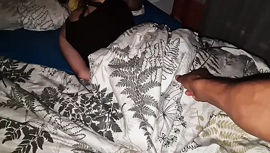 Моя застенчивая сводная сестра-девственница забыла закрыть дверь своей спальны, вошел и в итоге трахнул ее богатую тугую киску в первый раз