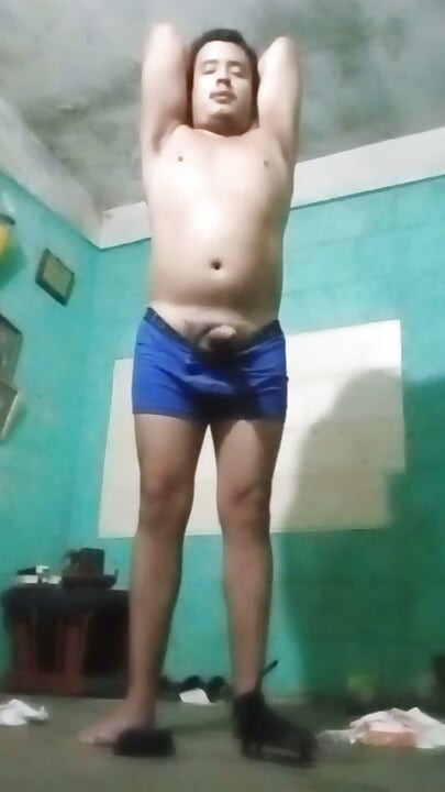 Jesus en boxer Jalandose el pene 188