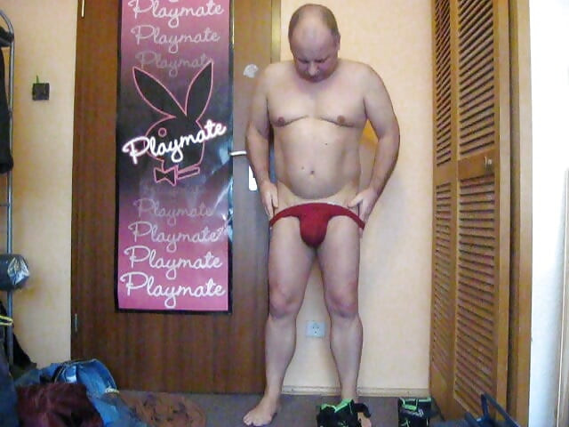 El motero desnudo es un exhibicionista