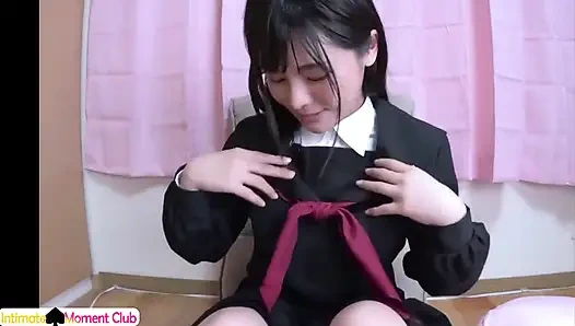 Спокойная живая мастурбация с игрушками, жесткий настоящий кульминационный поток чётко