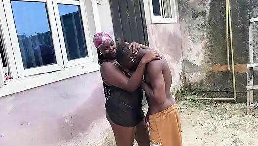 Играю и трахаюсь в одно и то же время