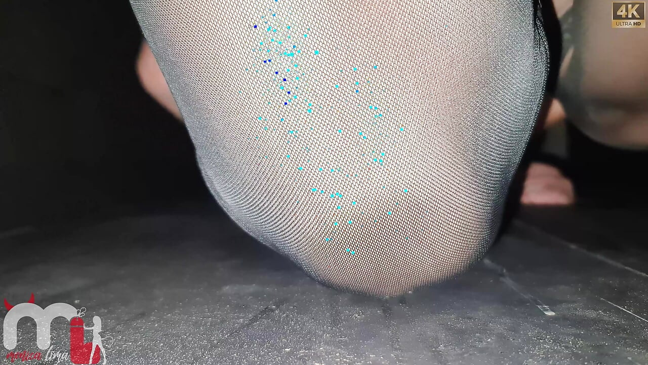 The Cuckold Took the Condom From the Stranger Because the Cock Was Big and Thick.