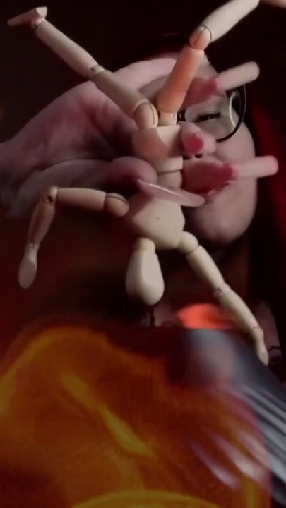 Boneka di Tanganku, Api di Kuali | Klip 1