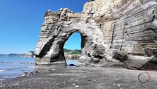 Мерцающие пески, захватывающий водопад и потрясающий оргазм!