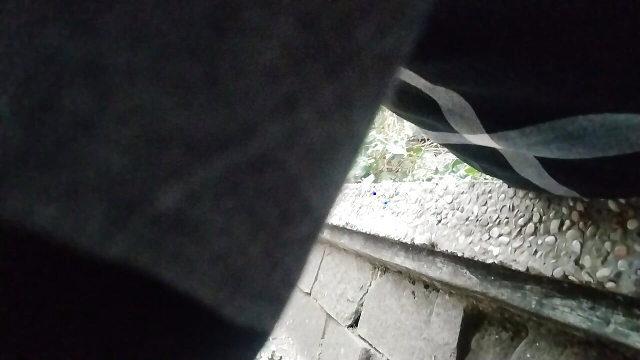 Mastrubasi in a very brutal public place