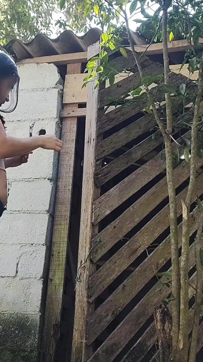 slutty housewife welcomes bricklayer neighbor and seduces him | Clip 1