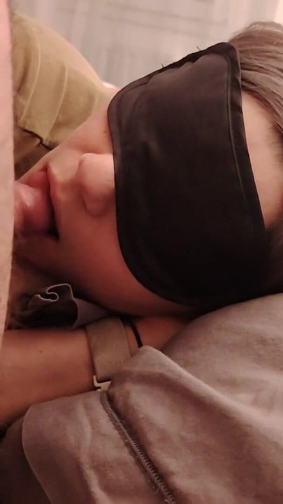 Γκρο πλαν! Ξυπνάω την πεθερά μου αυτή τη milf, με ρουφάει και χύνω στο στόμα της | Κλιπ 2