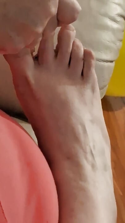 Big Beauty Nurse Vicki Cuts Boyfriends Toe Nails He Has Stinky Dirty Feet
