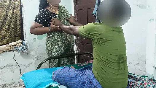 Tante hot dan menyakitkan saat dia lagi sendirian di rumah. Asli buatan sendiri.
