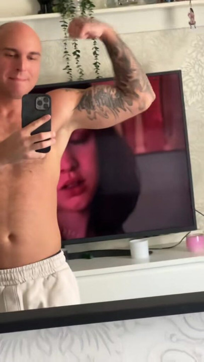 内部映画館
私の手の影で震え、私の力の糸に息を呑み、甘くも無防備な