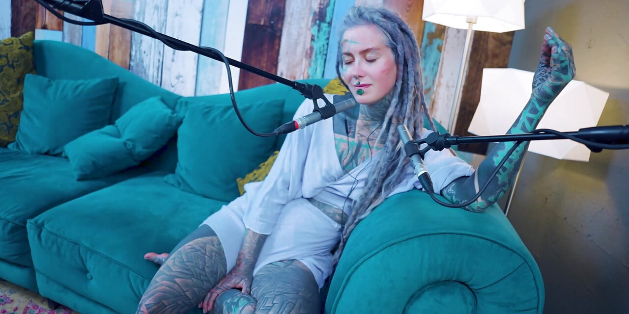 Jag pratar om G - Grattitude- ASMR podcast SFW talande goth mager tjej dreadlocks tatuering modell inked girl
