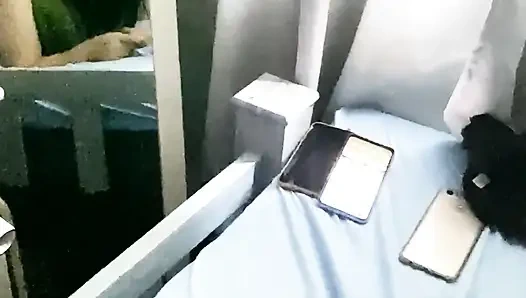 Als der leckere fickfreund geil wird, füttert er ihn mit sperma