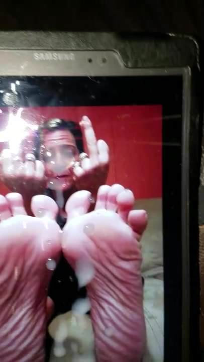 Foot tribute