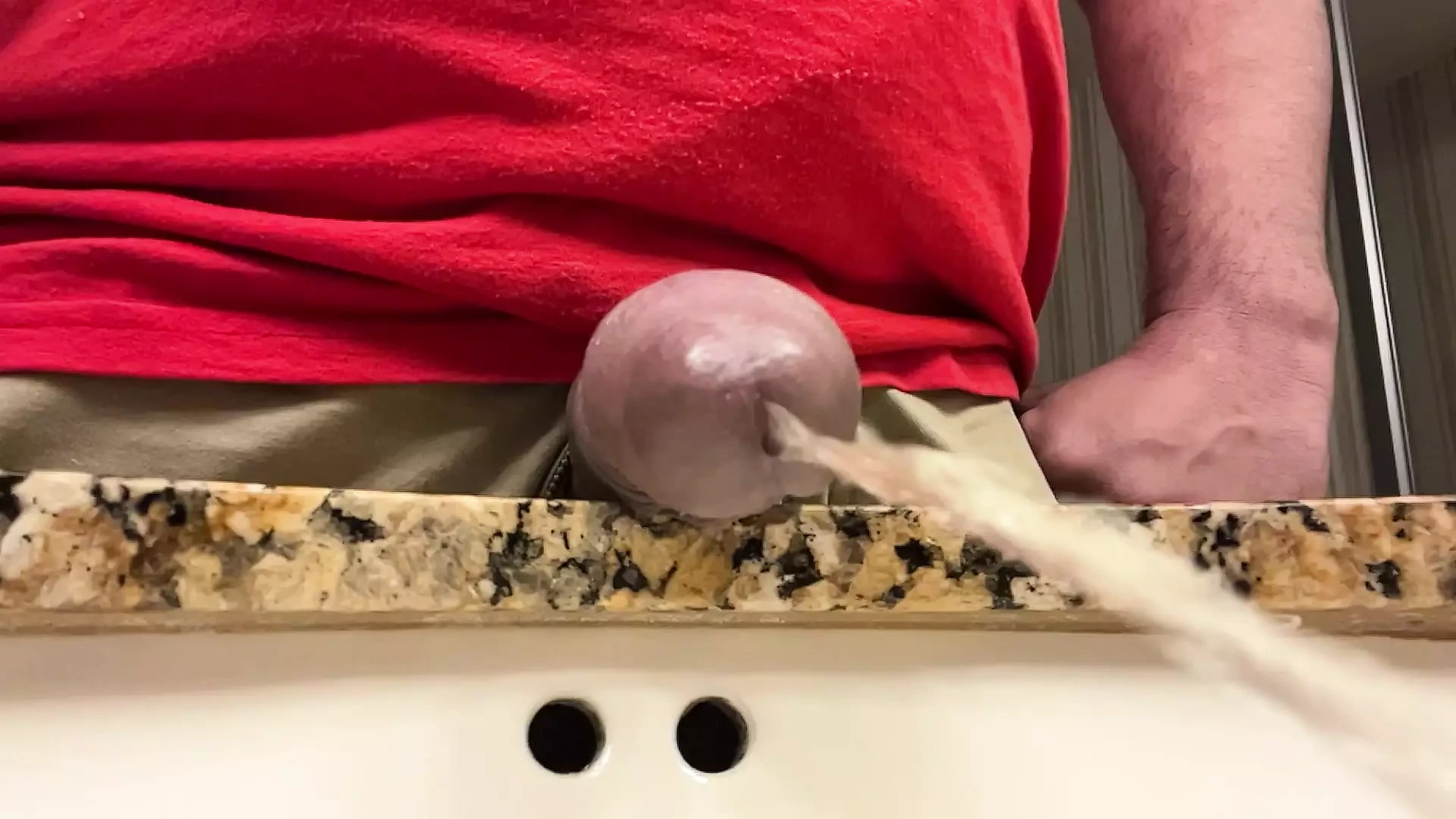 Slo-Mo Sink Piss
