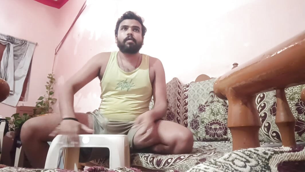 Watching porn video at home alone and fucking herself same that I saw