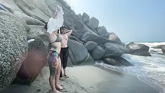Ich Wurde Beim Komplett Nackten Sex Am Strand Erwischt - Ein Dreier Am Strand