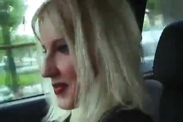 EXHIBE AVEC ZOE LA BLONDE