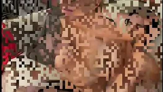 Schöne junge blonde schwanzlutscherin mit dicken titten wird mit riesigen schwanz gefüllt