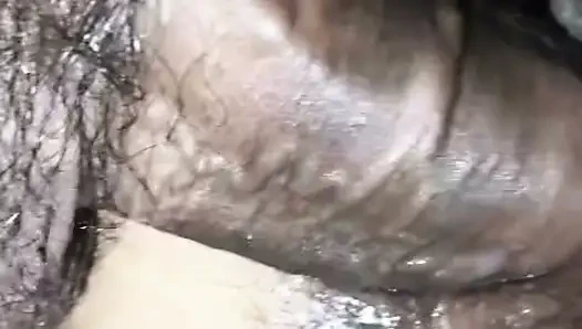 TROROSE DESI HINTLI YENGE KOMŞUSU TARAFıNDAN BÜYÜK SIYAH YARAĞıYLA SIKILIYOR