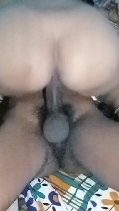 Napínavý okamžik z "Indický Devar Bhabhi Energický konečně vybuchl bhabhi zadek."