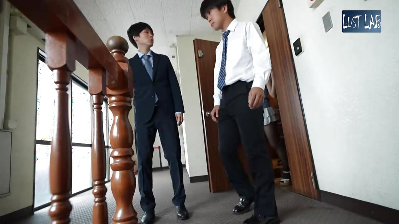 ブラックストッキングス・テンプテーション。既婚の隣人は、シラリーなラインでからかい、厚い曲線が近づき、大胆な動きを誘う。- パート1