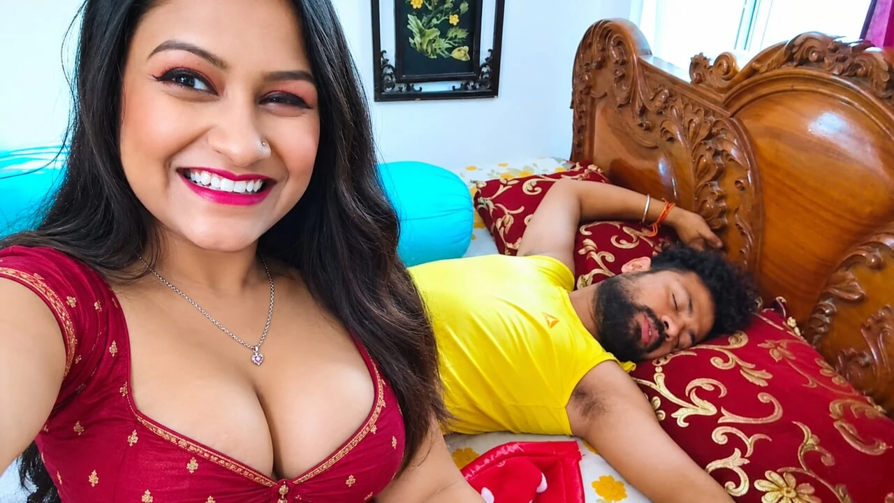 Vlog video me hi sautele bhai ka pant khol ke land chusne lagi