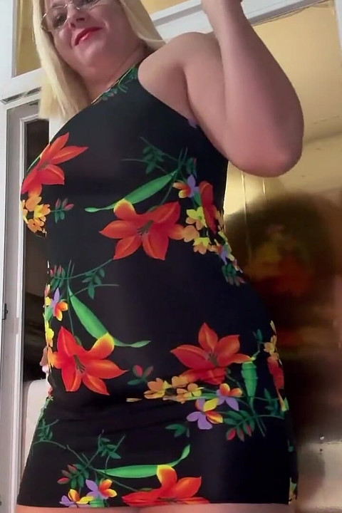 Stepmom Training Her Friend's Daughter for Pussy Licking