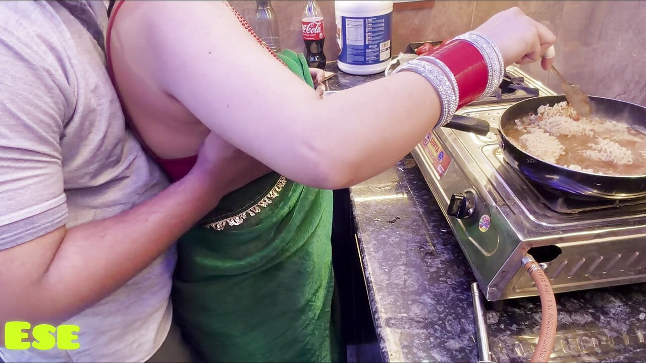 Itni Pyaari Bhabhi ko Bina Chudai Kare Kaise Chhdd Dun!!!